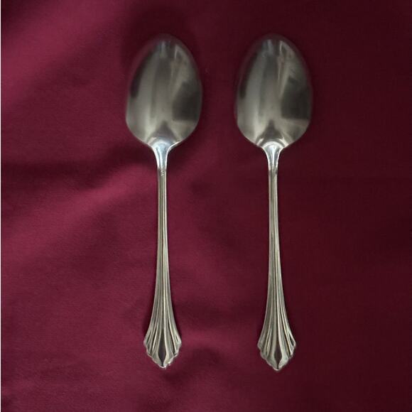 Oneida BANCROFT Oval Serving Spoons Set of 2 Stainless Flatware GLOSSY Outlined - Picture 2 of 4